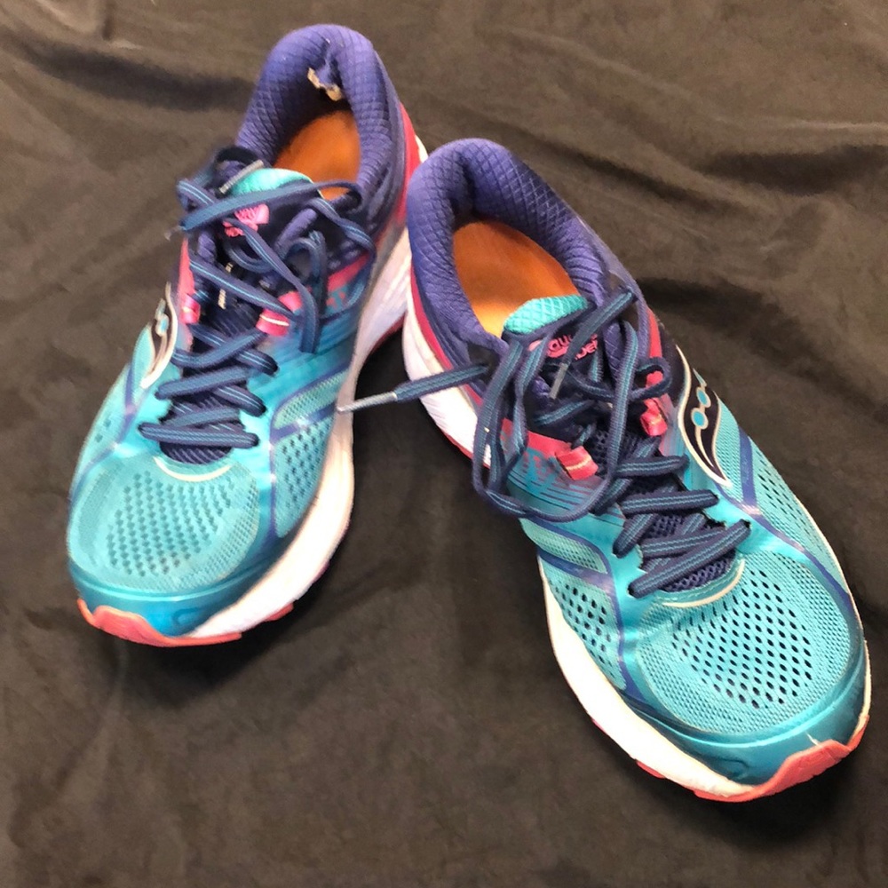 Saucony 8.5 blue/pink/white woman running gym walking shoe